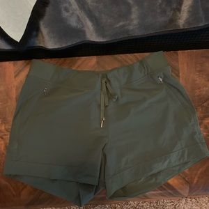 CALIA Women's Anywhere 5'' Cuff Shorts